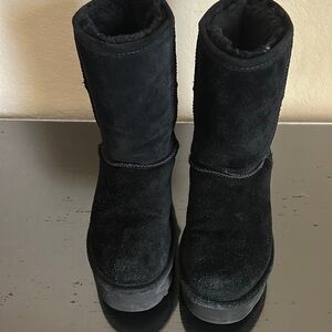 Black winter boots
